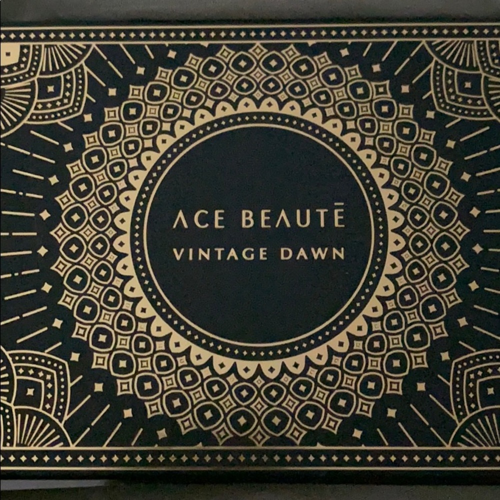 Ace Beaute Vintage Dawn Eyeshadow Palette